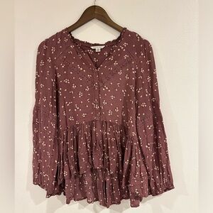Cute purple floral blouse from American Eagle! Super cute floral and lace detail